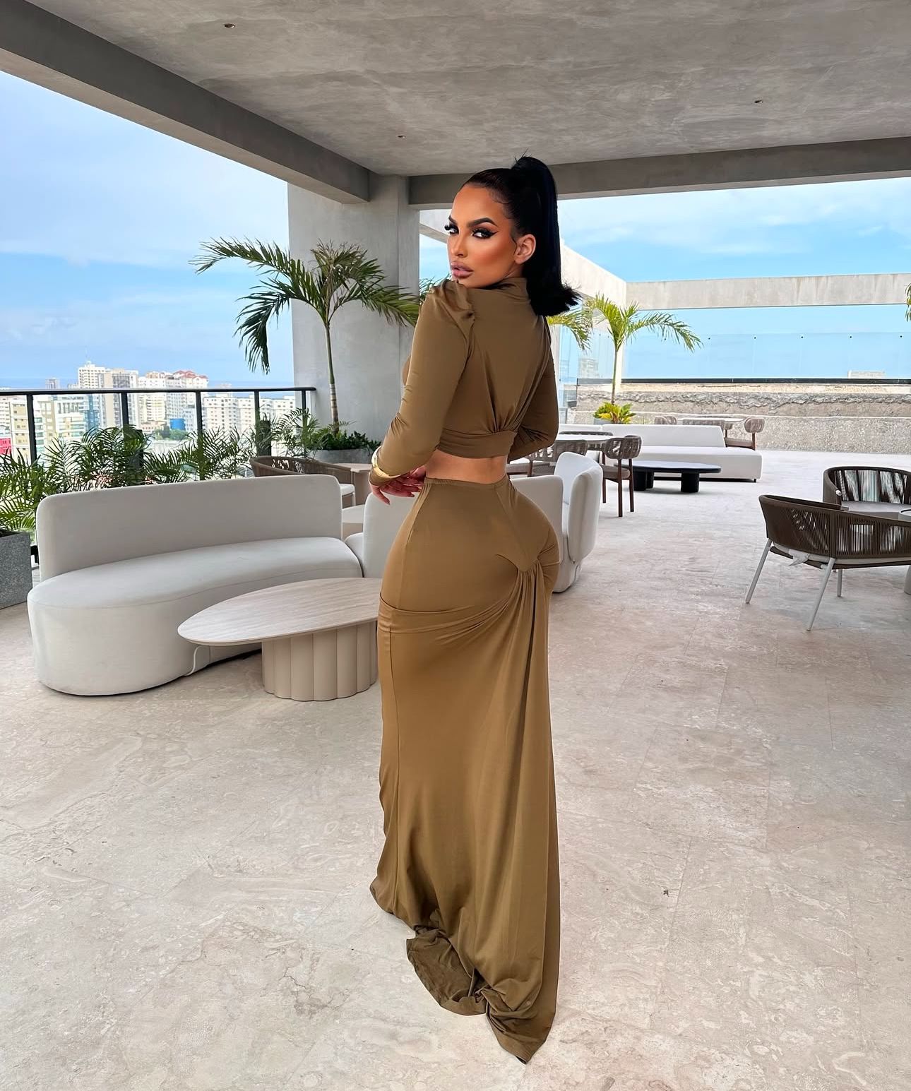 SET OLIVO ELEGANTE CON ACCESORIOS DORADOS